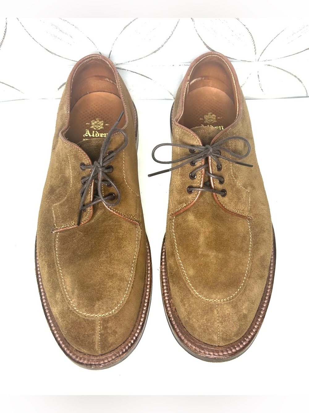 Alden Split Toe Moc Bluchers in Snuff Suede Size 9.5